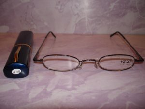 $9.99 New- Slim Reading Glasses  black frame +2.25  in Sturdy  Pen Shape Case