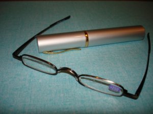 $9.99 New- Slim Reading Glasses black & silver color frame +2.50 in Sturdy silver Case