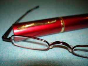 $9.99 -New- Slim Reading Glasses metalic color frame +3.50 in Sturdy red Case