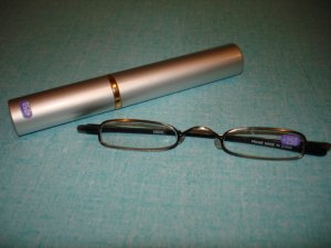 $9.99  New- Slim Reading Glasses antique silver&black color frame +2.50 in Sturdy silver case