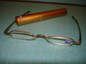 $9.99 -New- Slim Reading Glasses GOLD color frame +3.50 in Sturdy gold Case