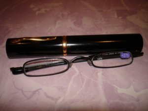 $12  ship-New- Slim Reading Glasses black color frame +2.75 & Sturdy black Case
