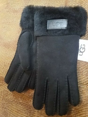NWT UGG women's dyed black Classic Sheepskin Shearling fur Gloves  S Small