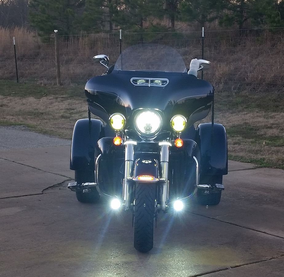 Harley-Davidson Tri Glide Ultra Classic 6000K LED Auxiliary Lights Lamps