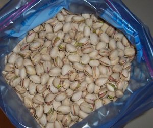 1/2 LB UNSALTED PISTACHIOS nuts birds parrots healthly