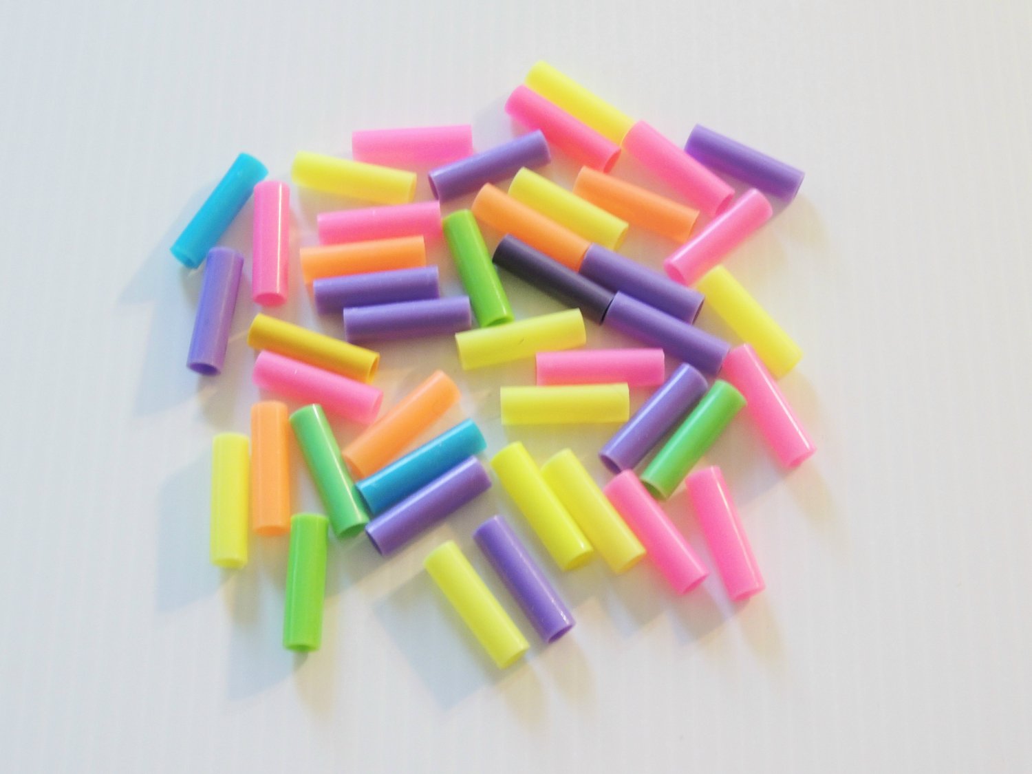 800 LARGE TUBE BEADS bird toy parts crafts kids plastic