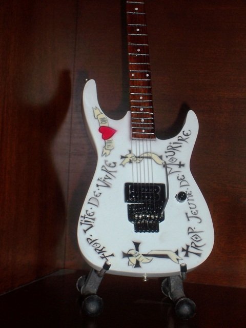 WARREN DeMARTINI Mini RATT Guitar FRENCHY Collectible Gift