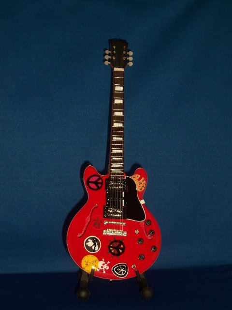 ALVIN LEE Miniature BIG RED Guitar Memorabilia Collectible Gift