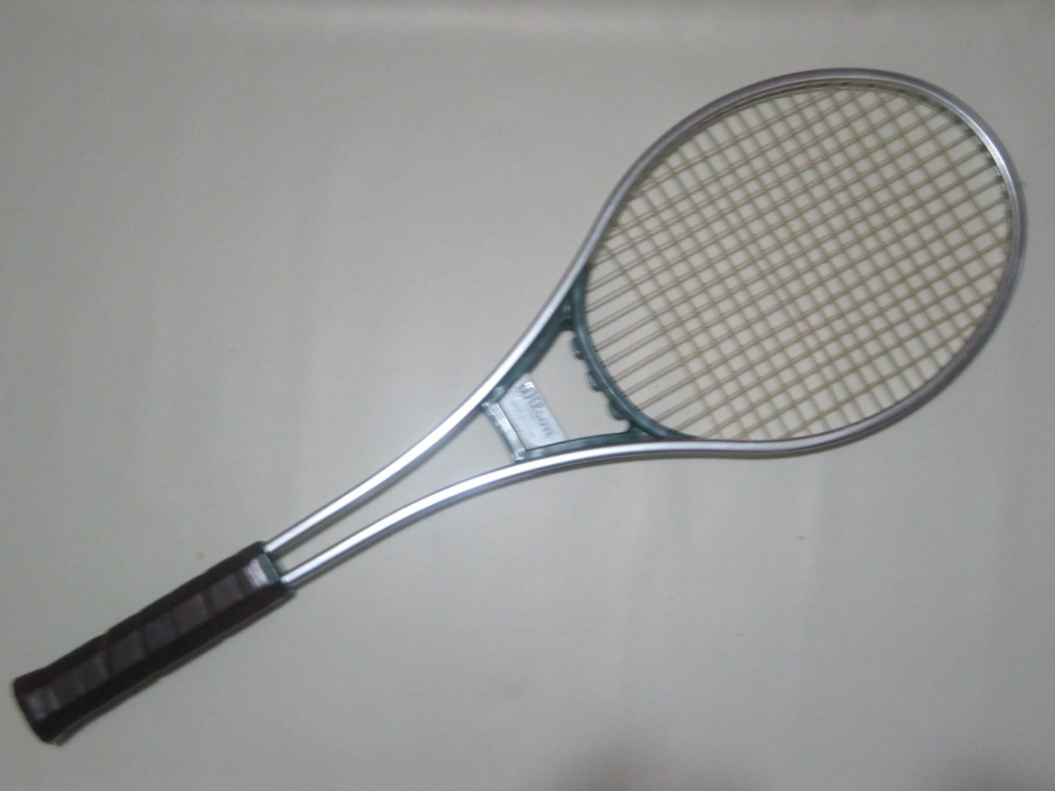 Wilson World Class Vintage Tennis Racquet 4 5/8 M ( WIS45)
