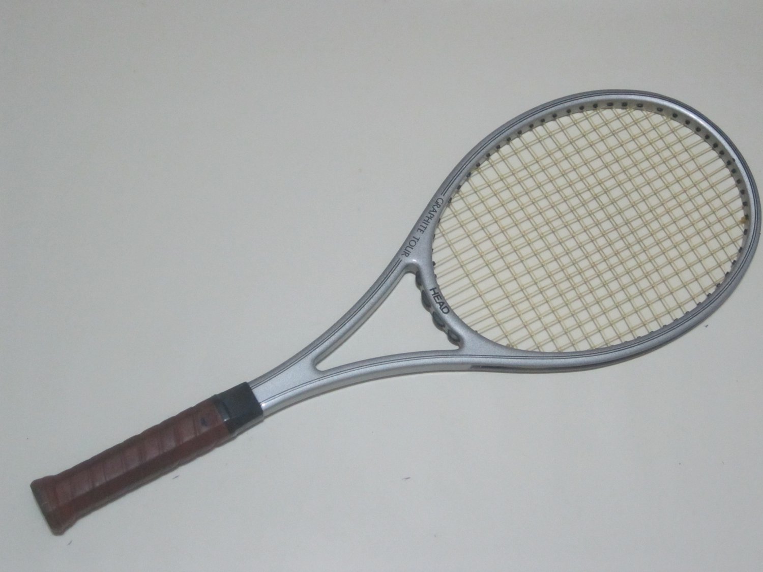 Head Graphite tour Tennis Racquet  4 1/2   (HEG31)