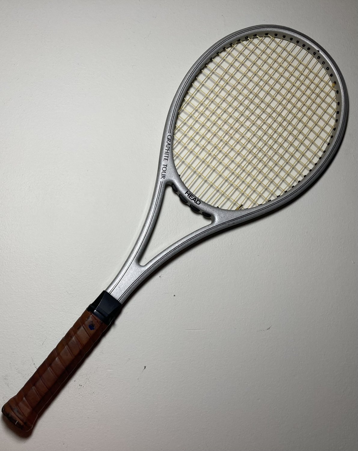 Head Graphite tour Tennis Racquet  4 1/2   (HEG31)