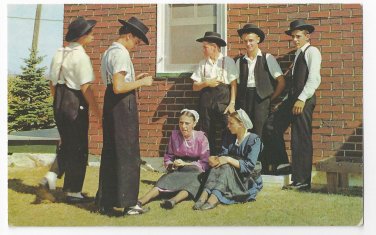 Amish Postcard Mennonite Teens Lancaster PA Boys Girls Traditional Hats Caps Clothing