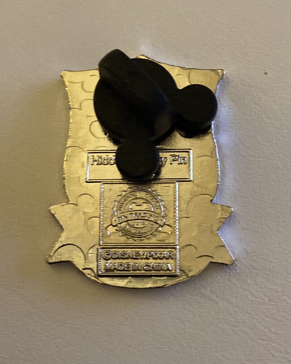 Mater Hawk Junkyard Jamboree Signs Cars Pin Disney Pin