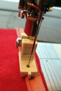 BERNINA Invisible/Consealed Zipper Foot Old Style