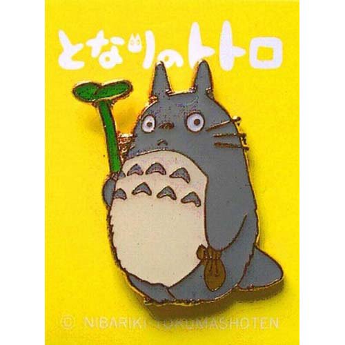 Pin Badge - Totoro holding Leaf - Ghibli