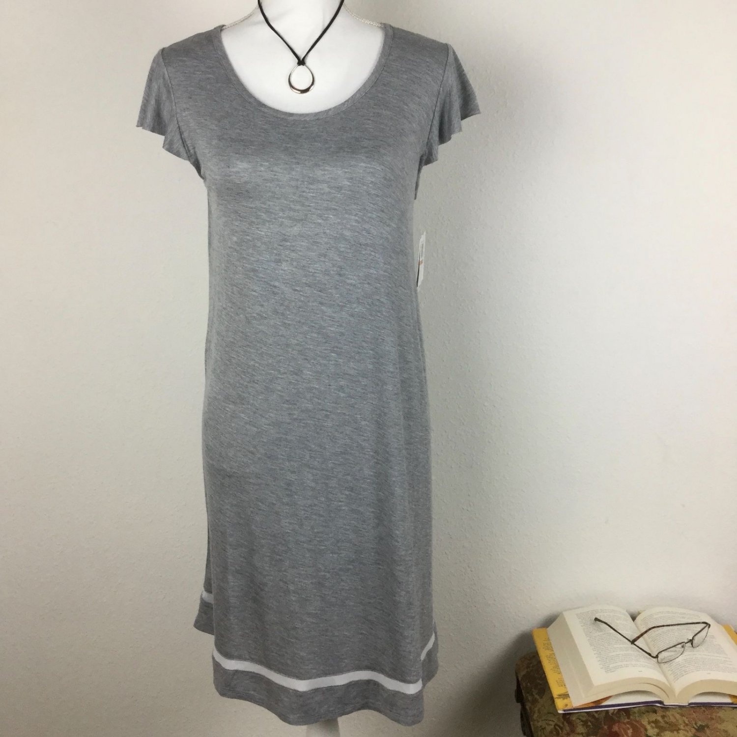 Ellen Tracy Womens Nightgown Size S Gray Cap Sleeves Light Fabric