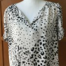 Dalia Womens Lightweight Top Size L Animal Print V Neck White Black Blouse Dalia Womens Lightweight Top Size L Animal Print V Neck White Black Blouse