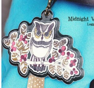 Quaint Retro Owl On A Tree Branch Design Luggage Bag Name Tag Charm