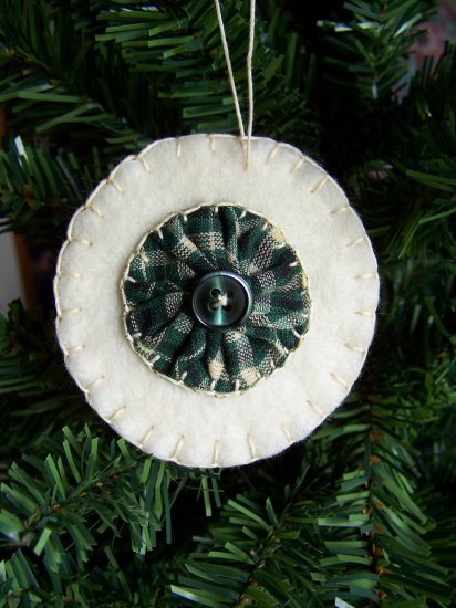 1 Homespun Fabric Yo Yo Felt Penny Rug Christmas Tree Ornament US 1 Cent S&H