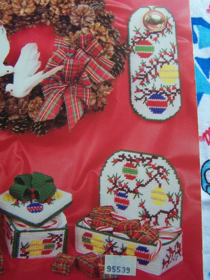 Free S&H USA Christmas Plastic Canvas Patterns Holly & Berries Leaflet 111