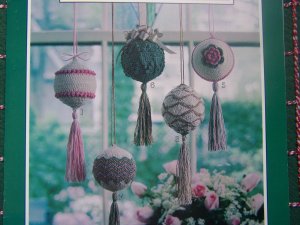Christmas Ball Ornament - Free Knitting Pattern for a Christmas