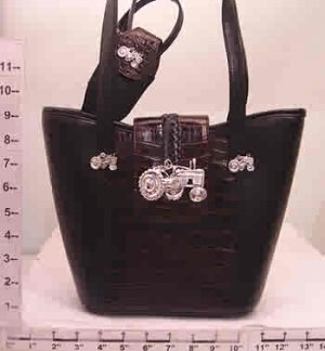 BAG - CROC SKIN LOOK WITH TRACTOR CASTING - BLACK / BROWN (X079322)