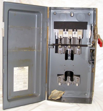 Cutler Hammer Disconnect Switch In Metal Mounting Box