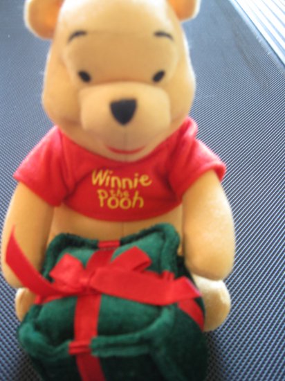 Vinnie the Pooh with a gift box 7 Inches
