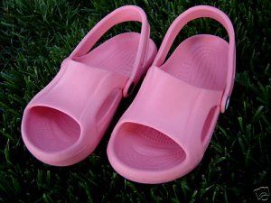 CROCS NILE SHOES PINK COLOR WOMENS SIZE 4! BRAND NEW!