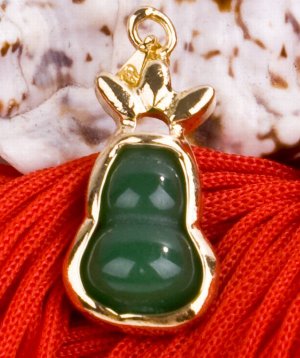 18K Gold Jade Gourd Pendant Necklace