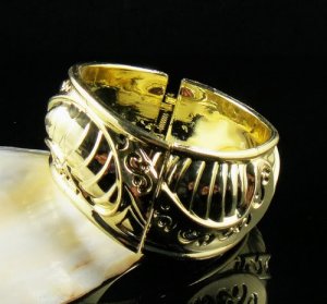 Exotic Trendy Gold Bangle Bracelet