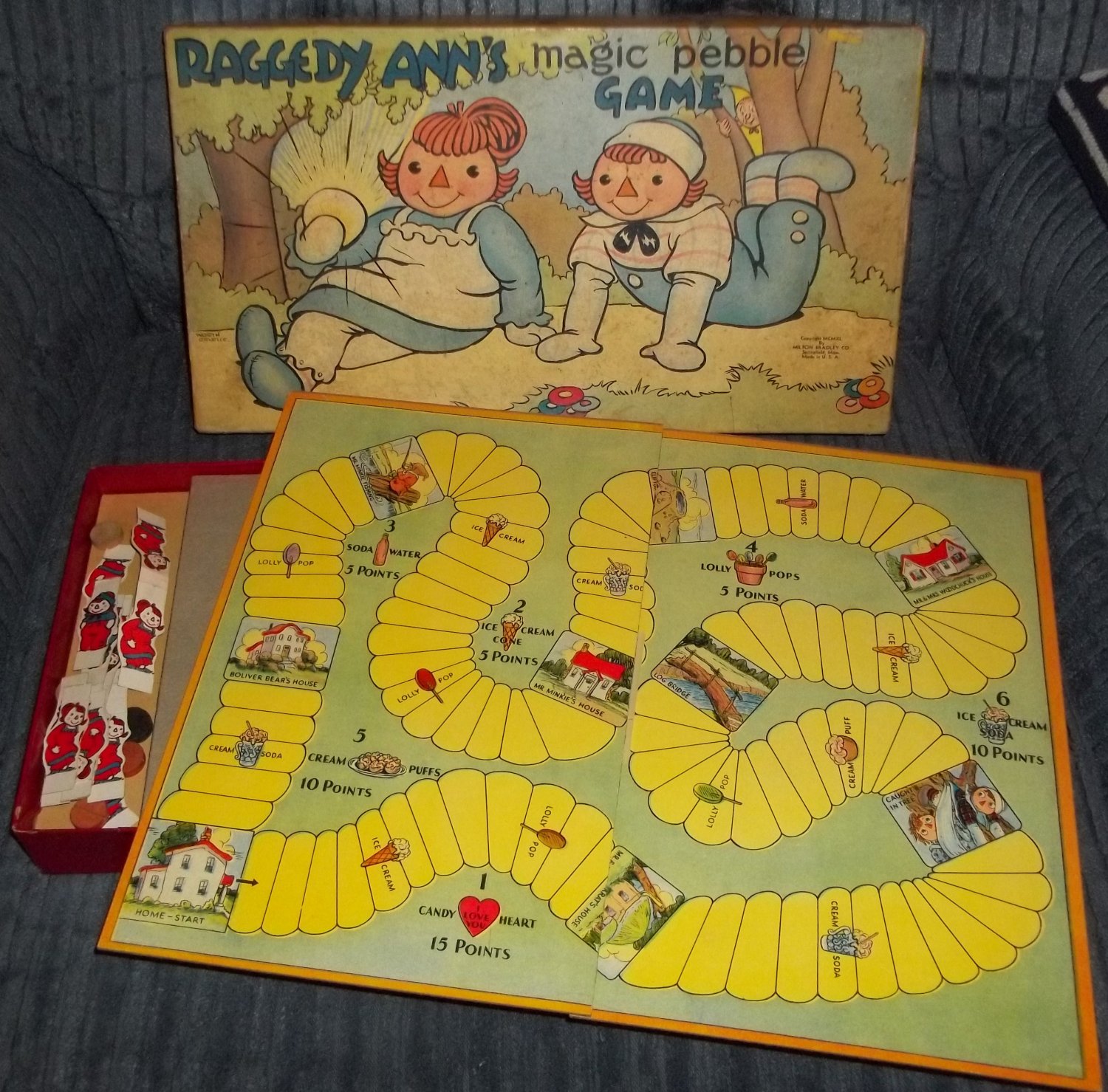 Raggedy Ann and Andy Magic Pebble Game 1940 Milton Bradley