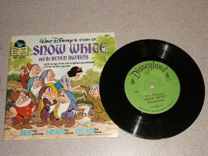 SNOW WHITE SEVEN DWARFS VERY NICE 1/3 RPM RECORD BOOK