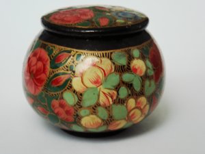 Decorative small size hand-painted Kashmir Indian Lacquered Paper Mache Trinket Box design 2