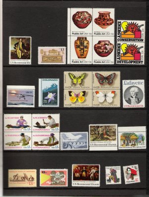 1977 Souvenir Mint Set - Mini Album