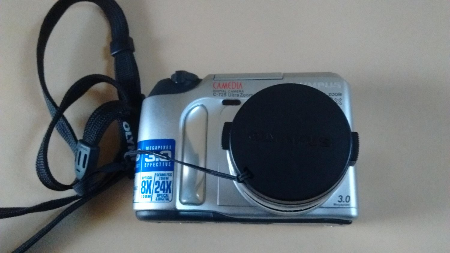 OLYMPUS Camedia C725 8X Ultra Zoom Digital Camera w/Lens Cover, Strap