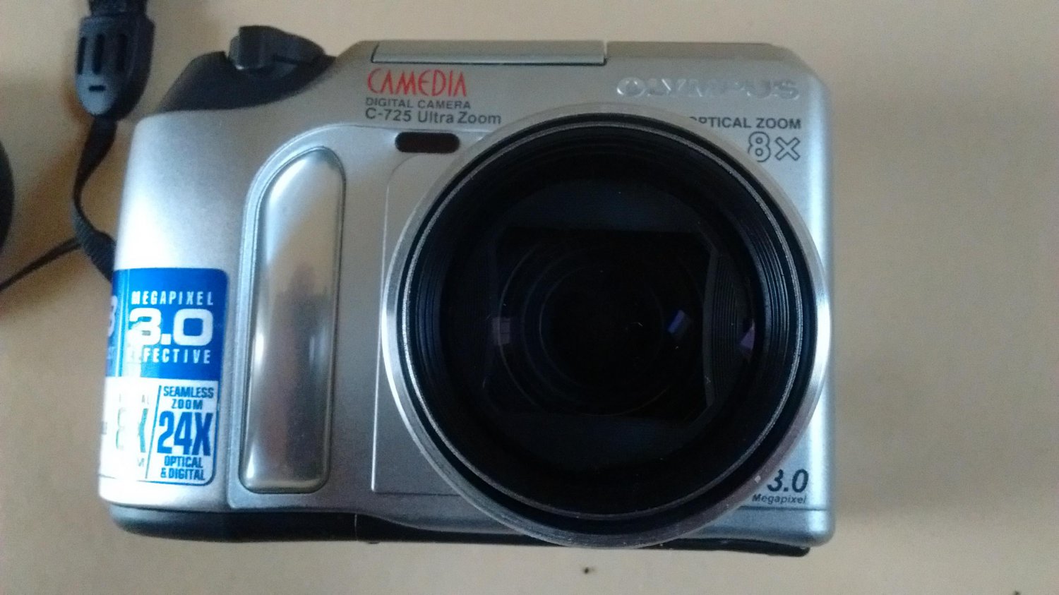 OLYMPUS Camedia C725 8X Ultra Zoom Digital Camera w/Lens Cover, Strap