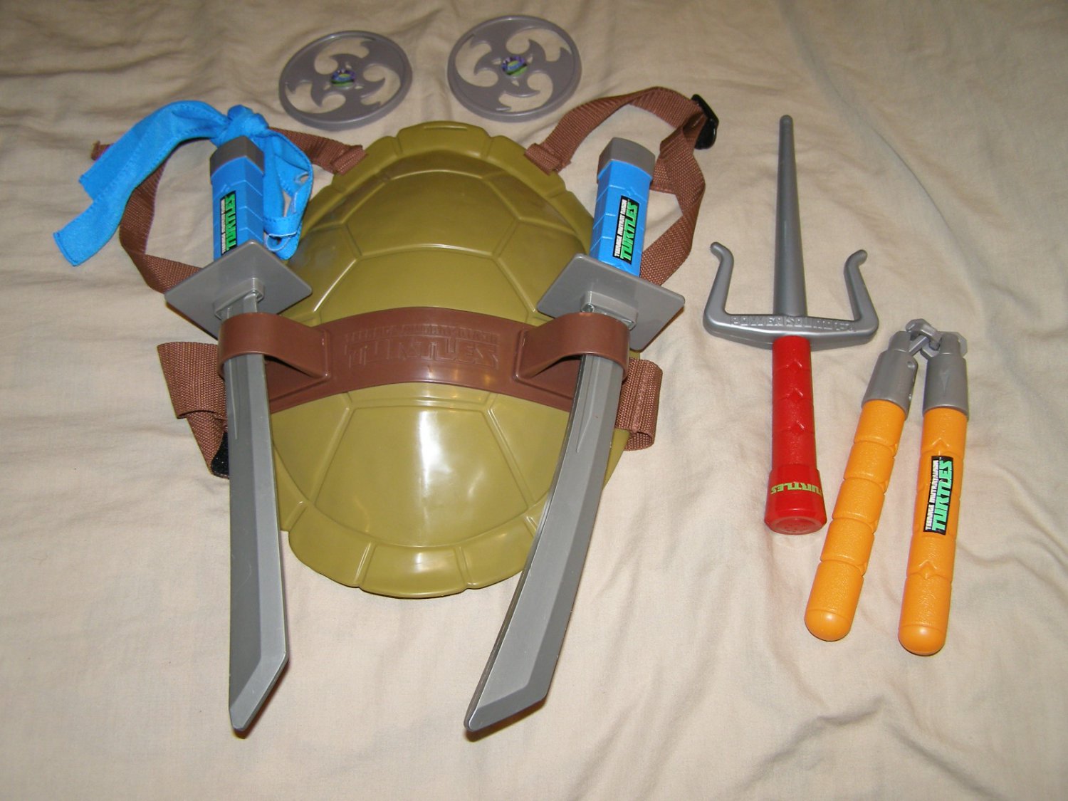 Teenage Mutant Ninja Turtles Battle Shell + TMNT weapons and mask