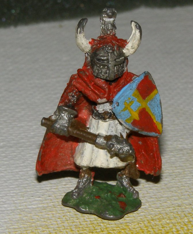 HERITAGE Knights and Magick 25mm painted Warlord large knight with mace