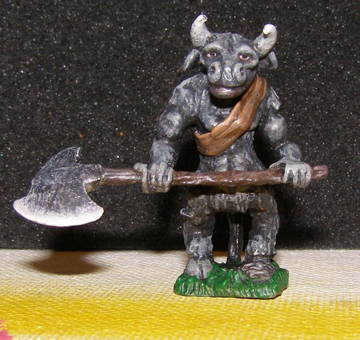 Heritage Dungeon Dwellers Painted Minotaur With Custom Axe 25mm Dandd