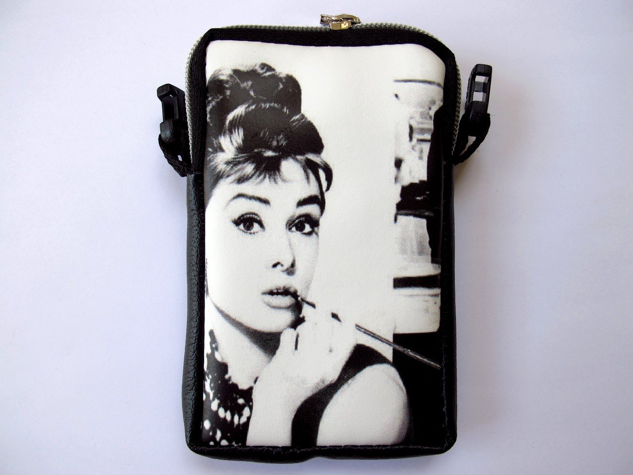 Audrey Hepburn Tiffany's Mobile Phone MP3 MP4 iPod Case Pouch Bag