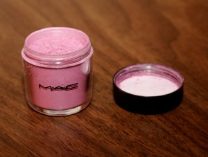 MAC Pigment Eye Shadow 004 - Free shipping