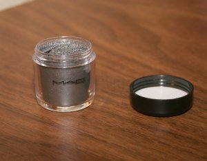 MAC Pigment Eye Shadow 005 - Free shipping