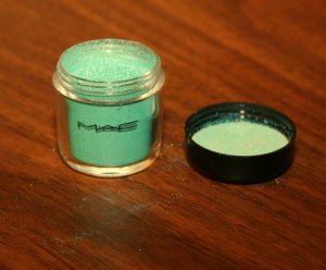 MAC Pigment Eye Shadow 007 - Free shipping
