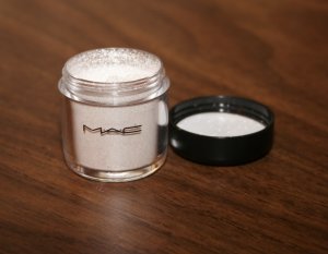 MAC Pigment Eye Shadow 008 - Free shipping