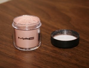MAC Pigment Eye Shadow 009 - Free shipping