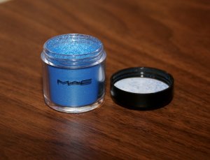 MAC Pigment Eye Shadow 011 - Free shipping