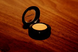 MAC Pigment Eye Shadow 012 - Free shipping
