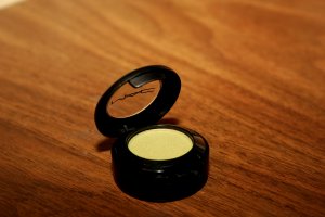 MAC Pigment Eye Shadow 019 - Free shipping