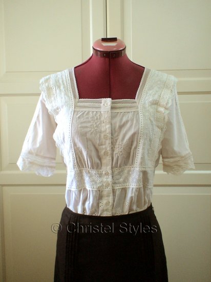 Beige Embroidered Eyelet Lace Cotton Top Size S (was $27)